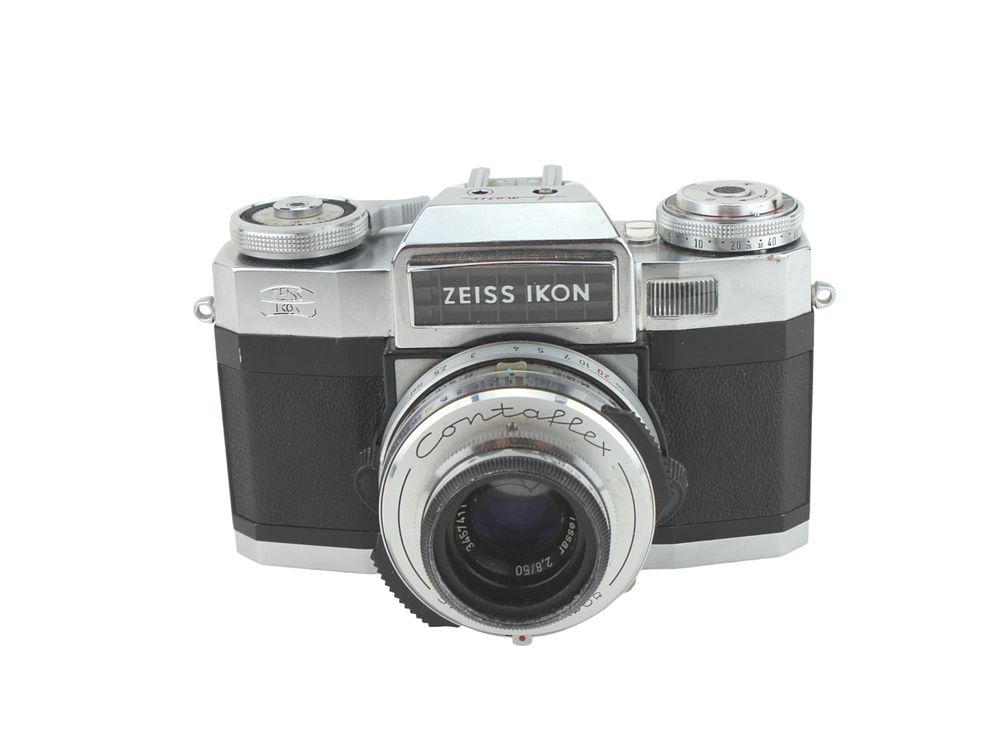 Lot 669: ZEISS IKON CONTAFLEX SUPER B 35MM SLR CAMERA