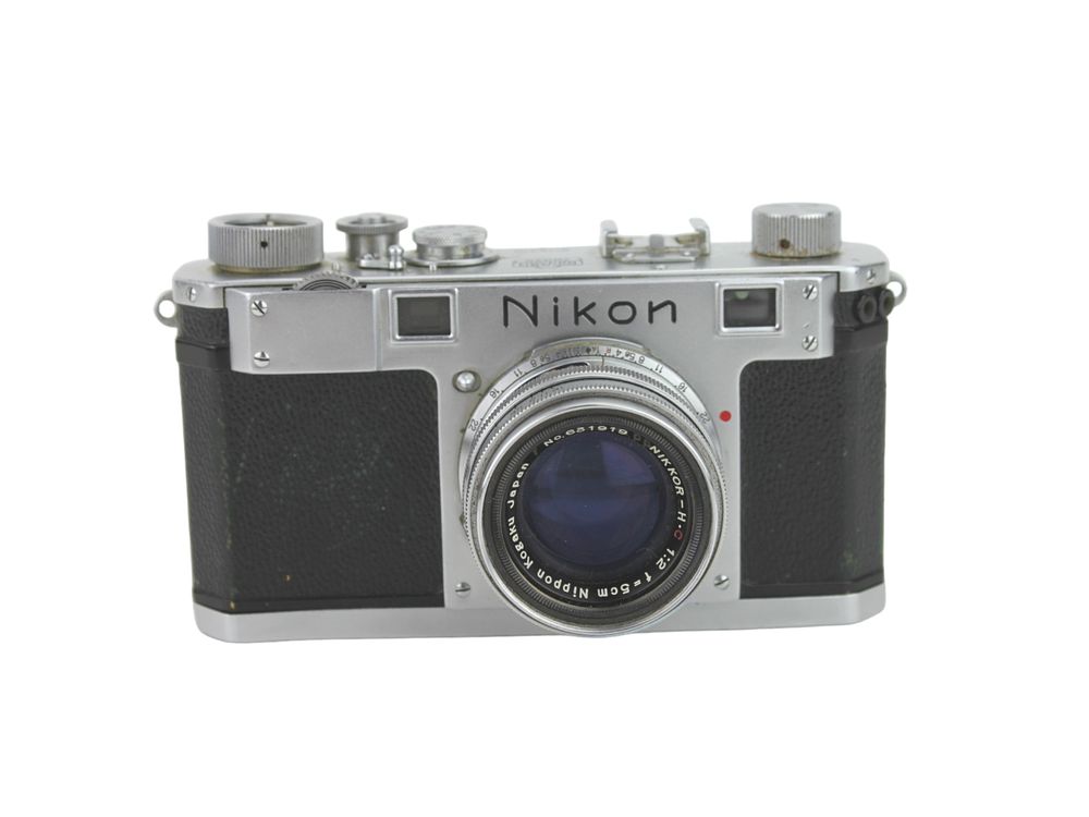 Lot 678: NIKON S 35MM RANGEFINDER CAMERA