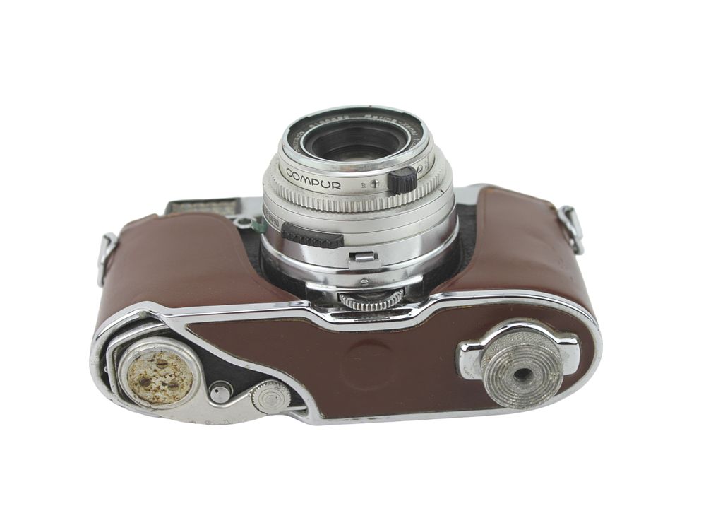 Lot 682: KODAK RETINA REFLEX S 35MM SLR CAMERA