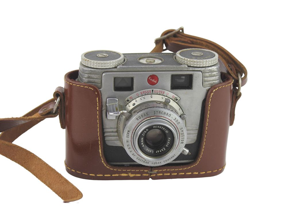 Lot 684: KODAK SIGNET 35 35MM RANGEFINDER CAMERA