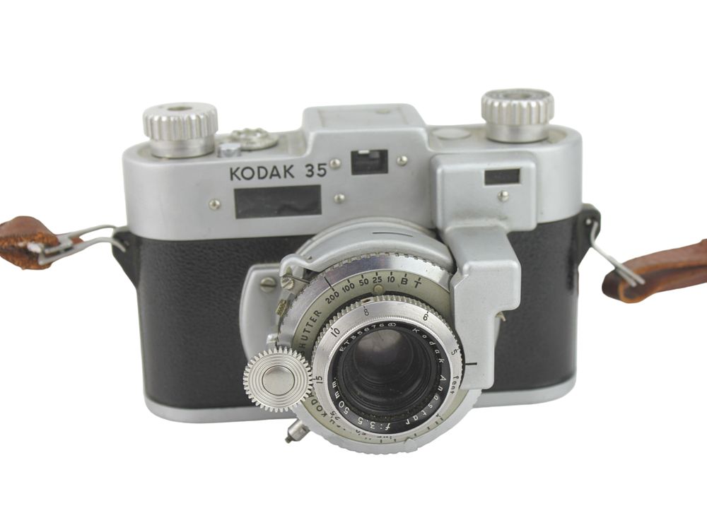 Lot 685: KODAK 35 35MM FILM CAMERA
