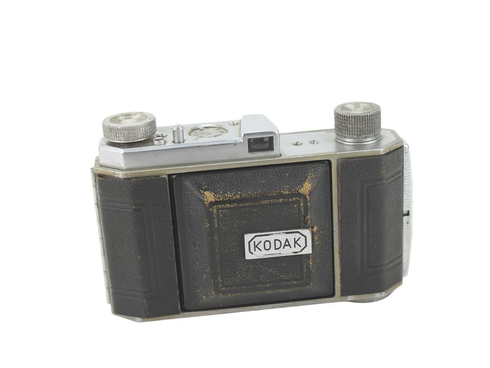 Lot 688: KODAK RETINA I (010) 35MM CAMERA