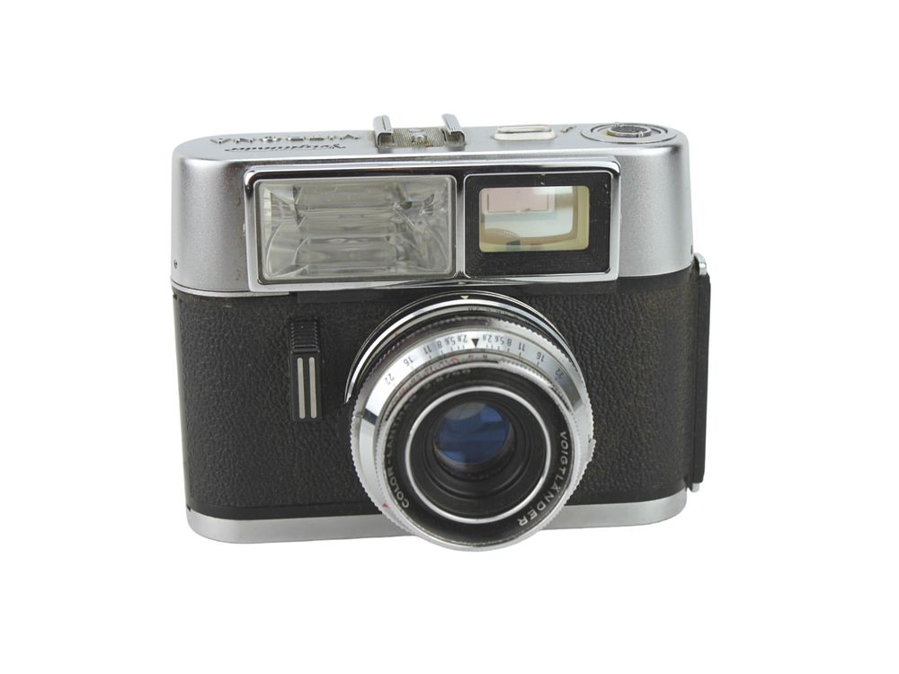 Lot 689: Voigtländer Vitrona 35mm viewfinder camera