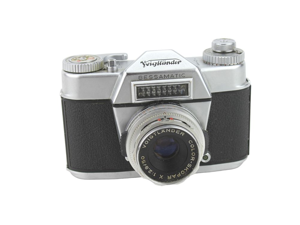 Lot 692: VOIGTLÄNDER BESSAMATIC 35MM SLR CAMERA