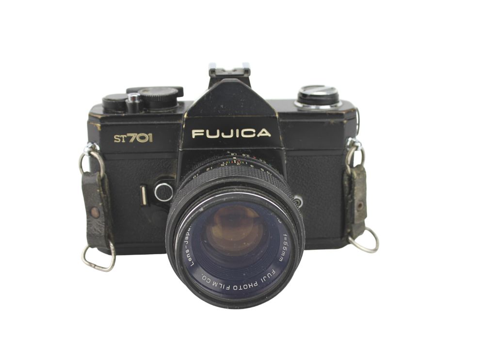 Lot 695: FUJICA ST701 (BLACK) 35MM FILM SLR CAMERA