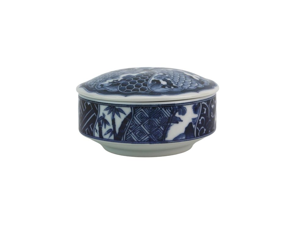 Lot 190: Blue Kyoto Mann Fine Porcelain Trinket Box
