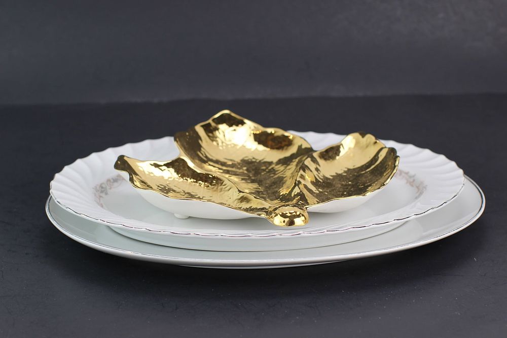 Lot 199: Three Porcelain Platters