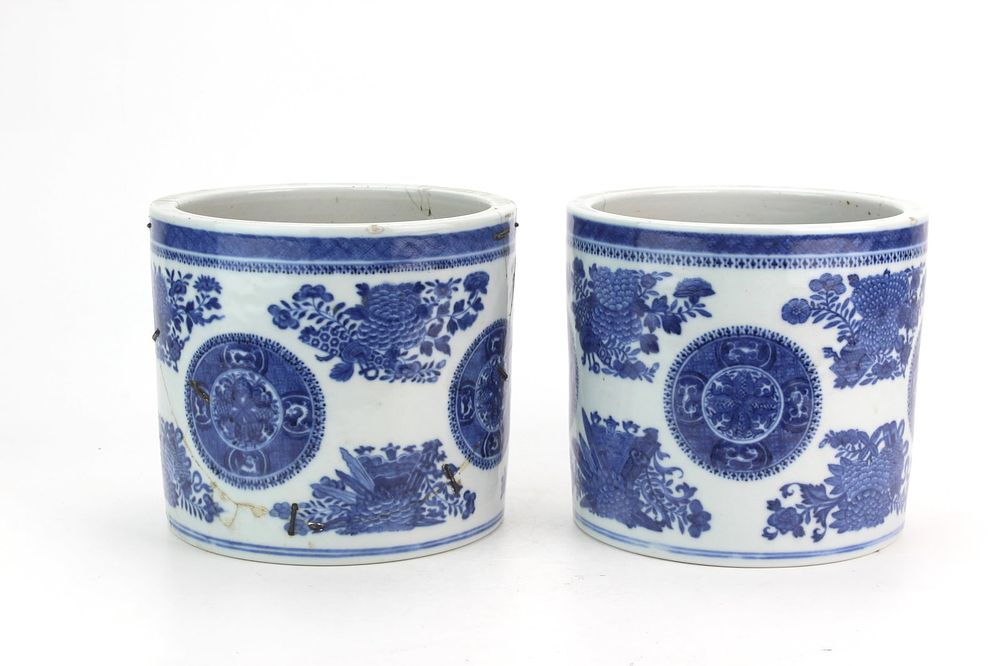 Lot 223: Pair Chinese Fitzhugh Blue & White Brush Pots