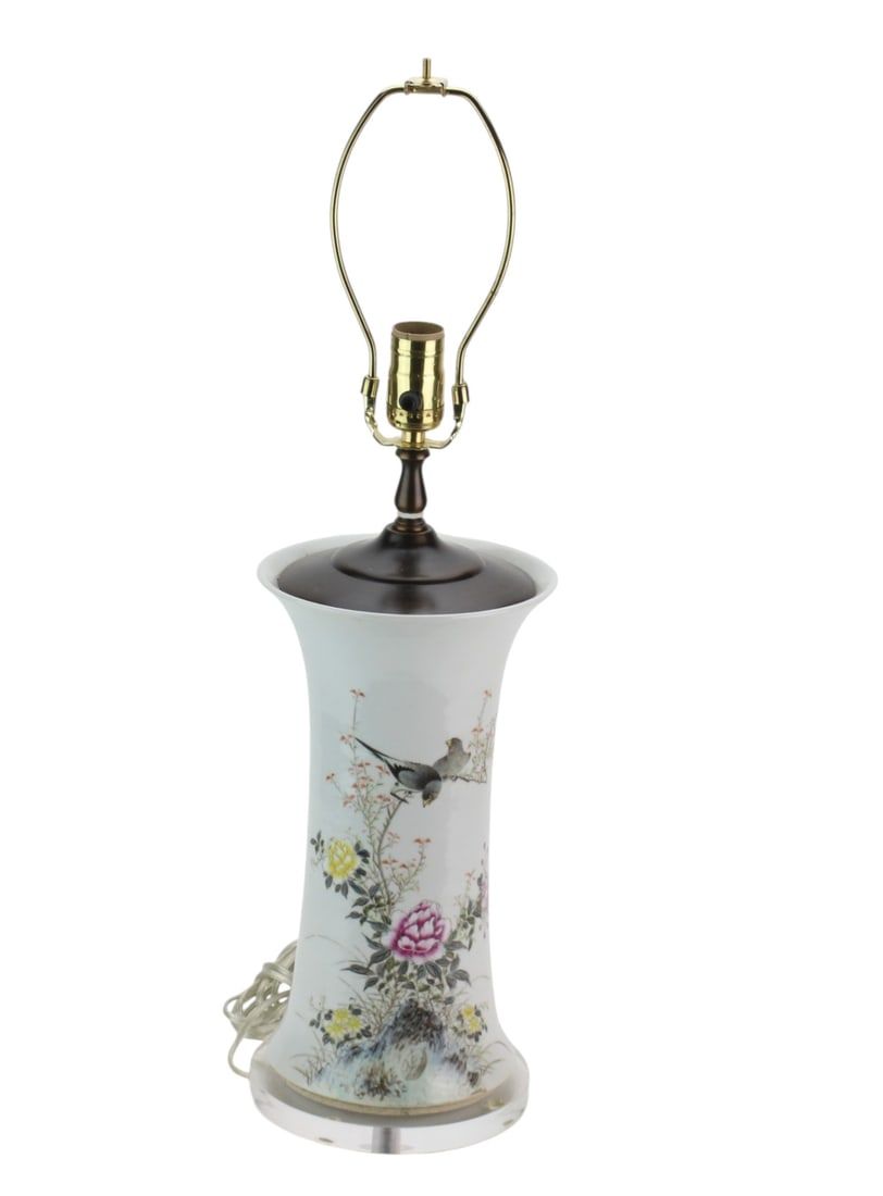 Lot 250: Chinese Famille Rose Porcelain Vase Lamp