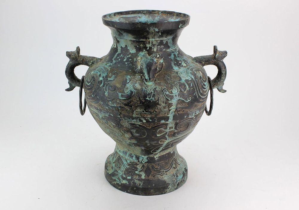 Lot 255: Chinese Archaistic Style Bronze Vase