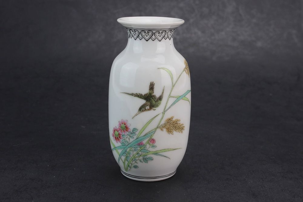 Lot 290: Chinese Famille Rose Bird Vase