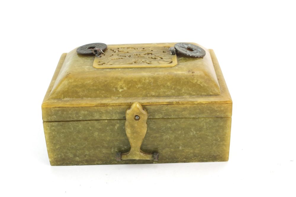 Lot 306: Chinese Green Resin Jewelry Box
