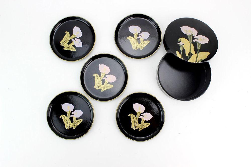 Lot 307: Black Lacquer Calla Lily Dish Set