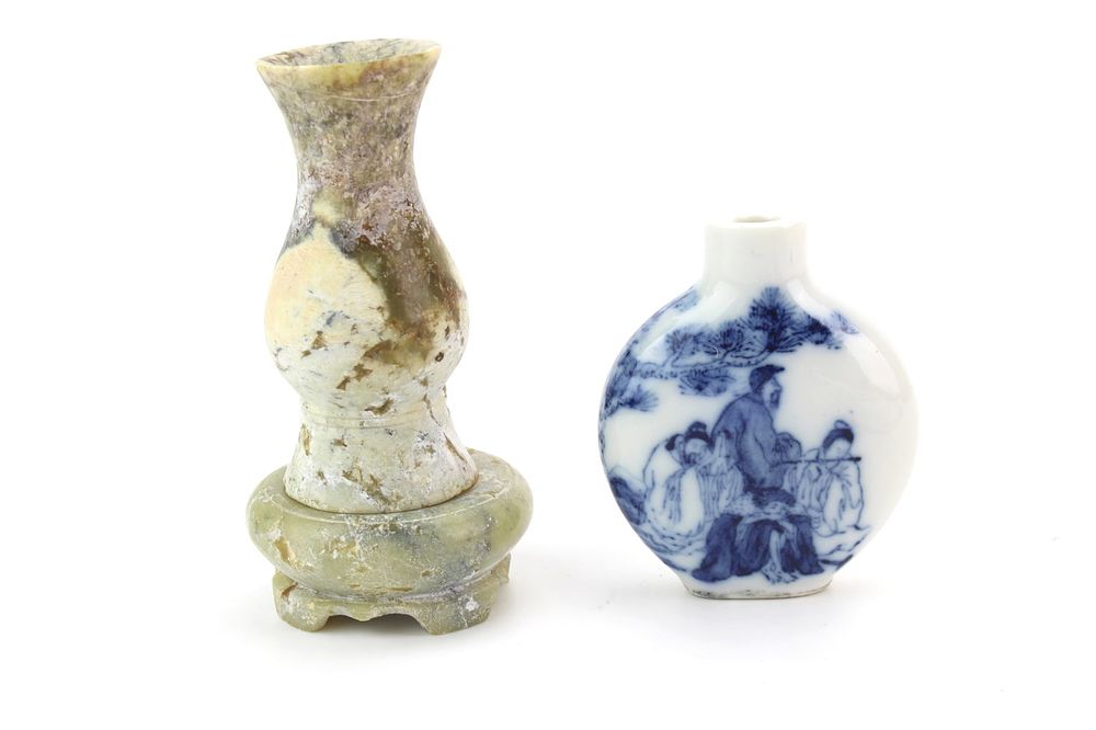 Lot 311: B/W Snuff Bottle & Soapstone Vase