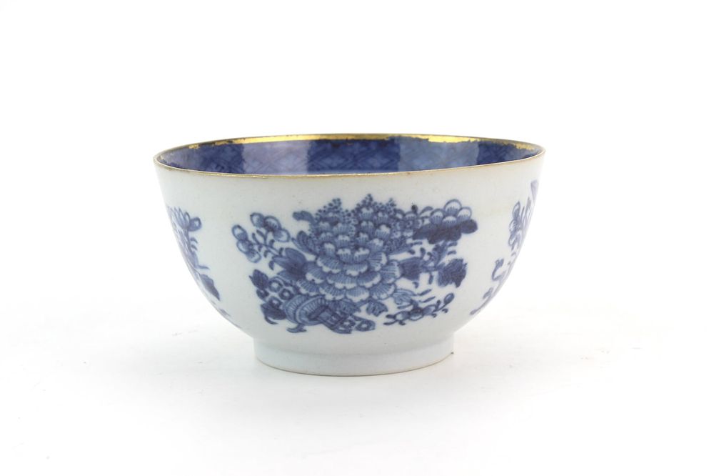Lot 312: Chinese Export B/W Fitzhugh Porcelain Bowl