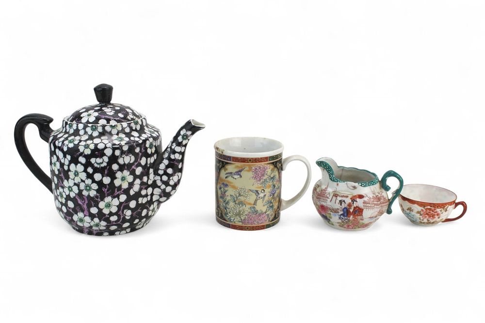 Lot 337: Lot of Four Japanese Porcelain Tea Wares