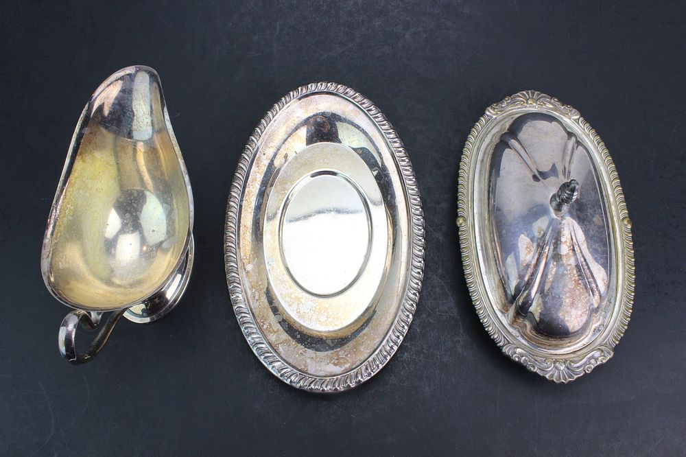 Lot 347: Four Vintage Silverplate Holloware Pieces