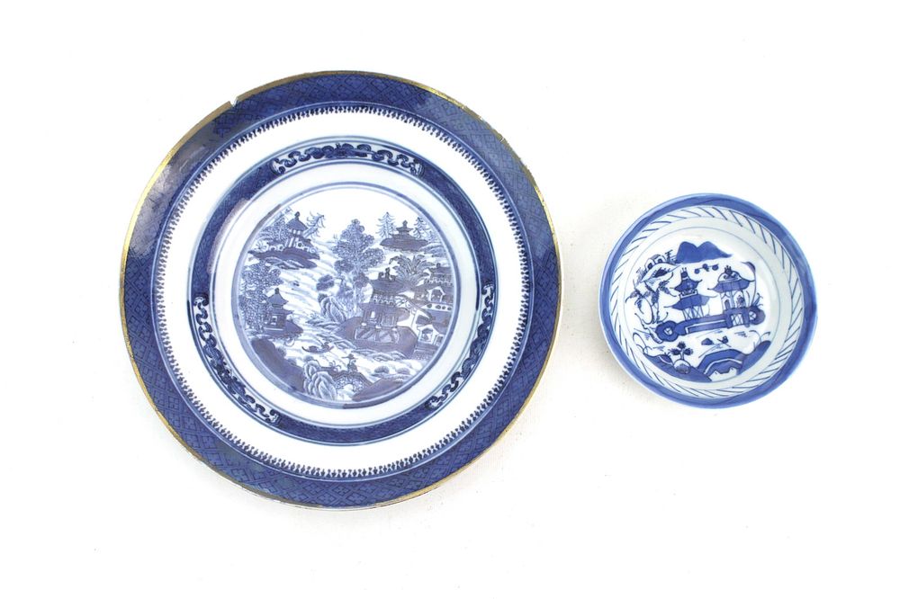 Lot 406: Two Chinese Export Blue & White Dishes