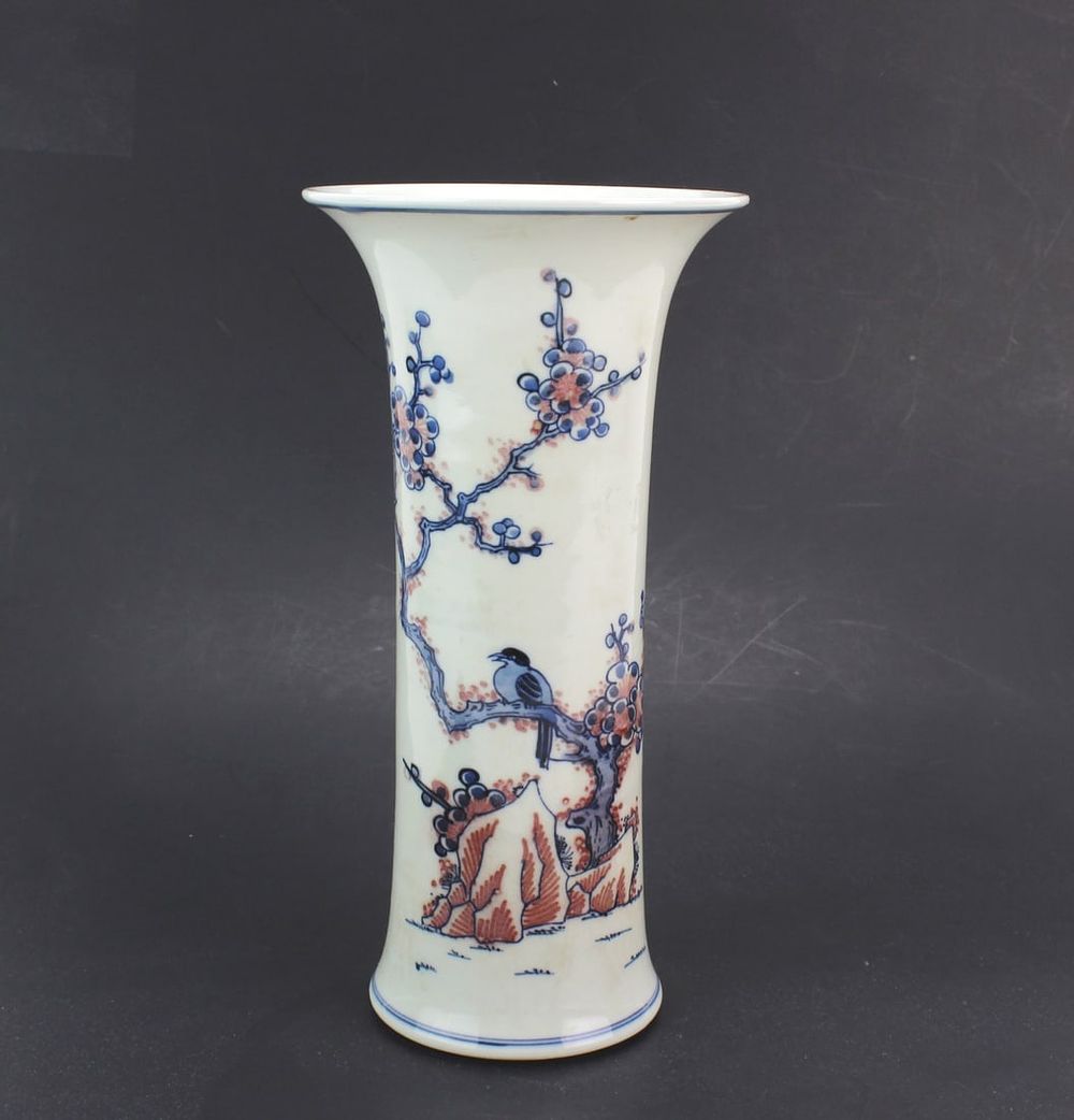 Lot 429: Chinese Famille Verte Vase w Bird