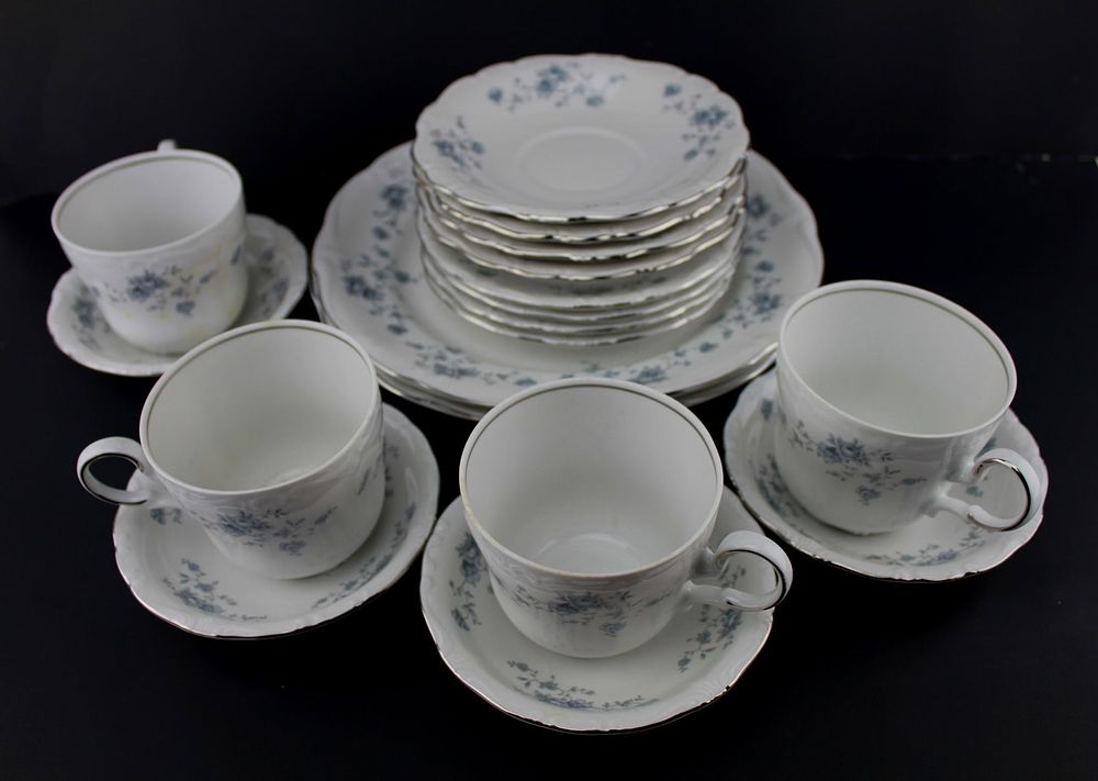 Lot 471: 18 PCs Germany Bavaria Dinner Set
