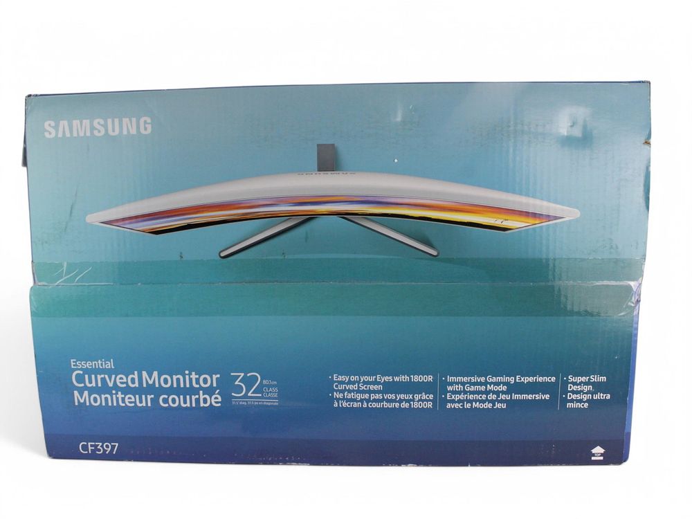 Lot 574: Sumsung Essential 32 inch Curved Monitor-For Parts
