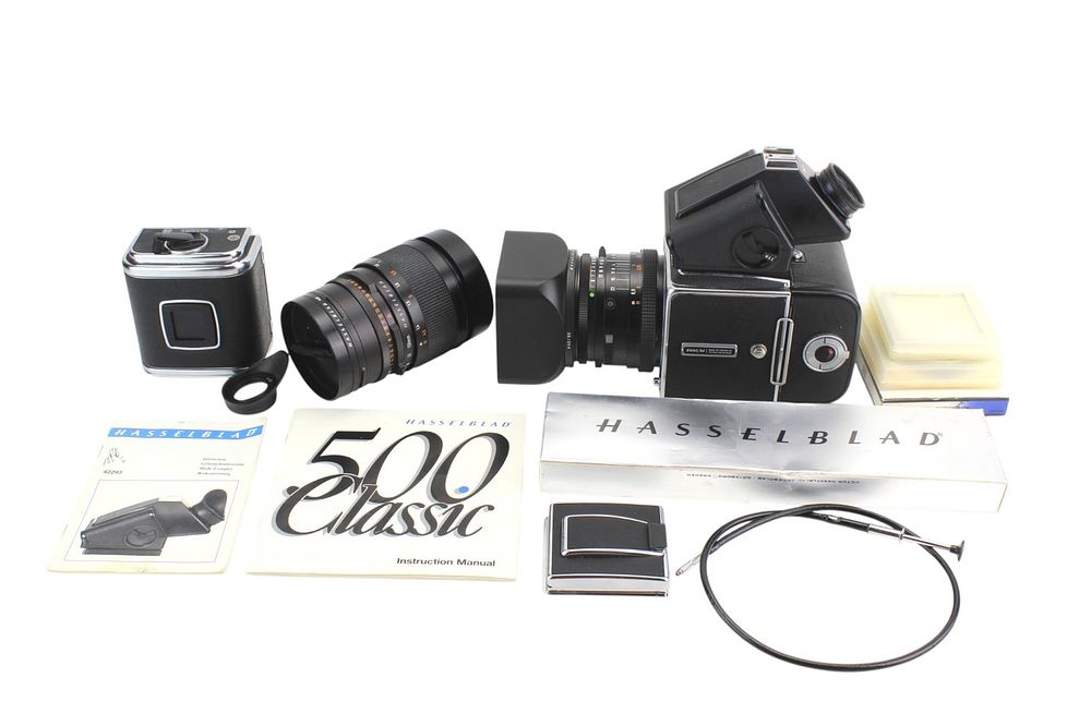 Lot 612: Hasselblad 500C/M Kit w/ Lenses & Acc