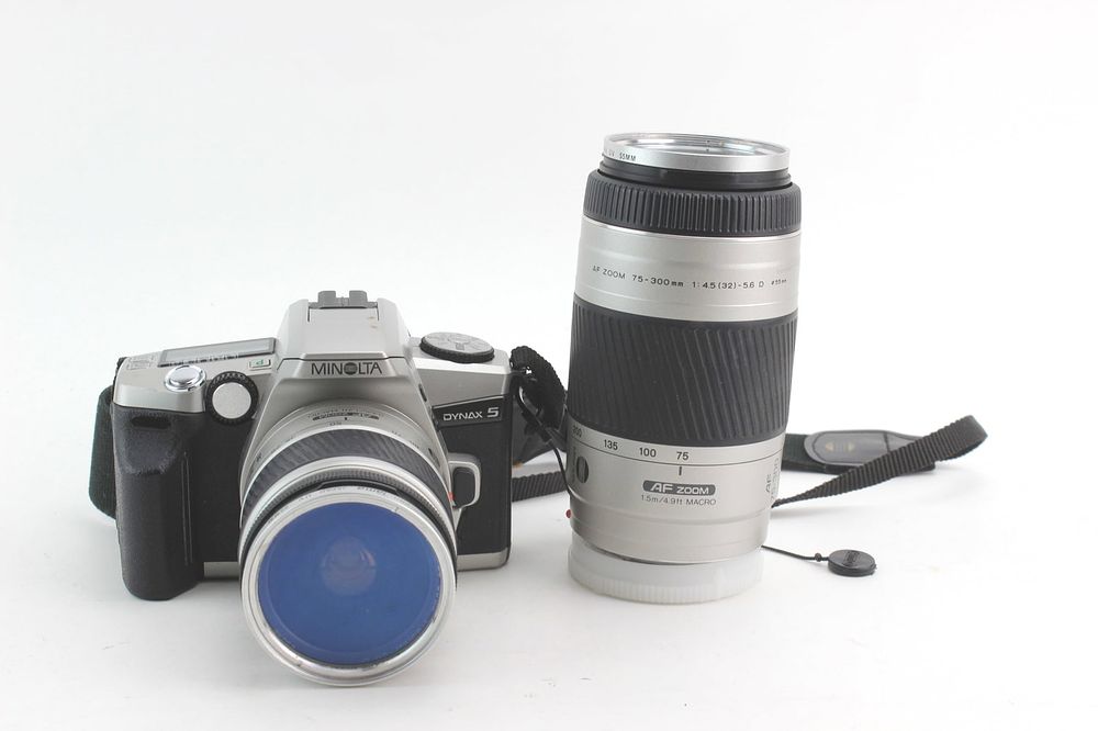 Lot 620: Minolta Dynax 5 Camera with Additional Lens