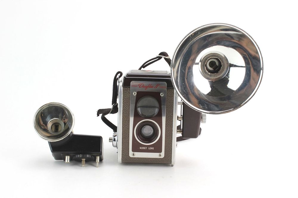 Lot 622: Kodak Duaflex IV 620 Film Camera & Flash Set