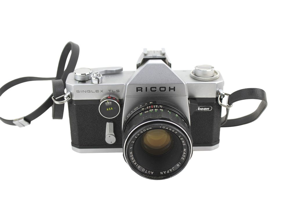 Lot 636: RICOH SINGLEX TLS 35MM SLR CAMERA
