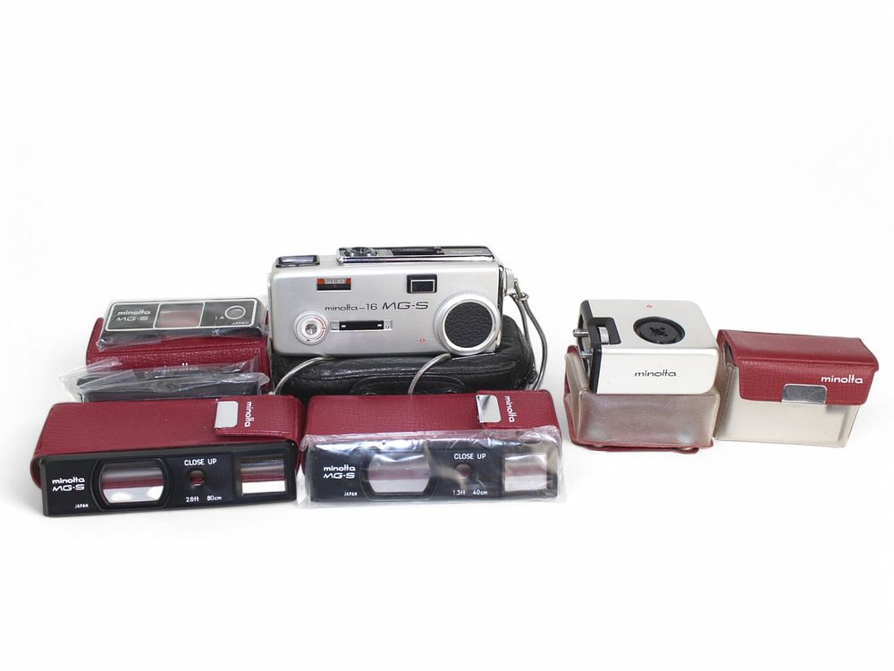 Lot 654: Minolta-16 MG-S & Accessories