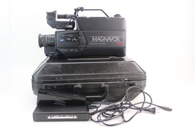 Magnavox High Shutter CCD VHS Movie Maker. Vintage Magnavox Black VHS Movie Maker Auto Focus X6 