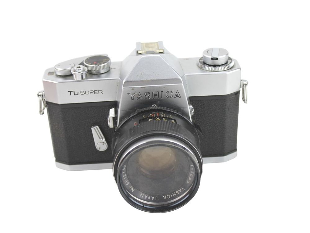 Lot 666: YASHICA TL-SUPER 35MM SLR CAMERA
