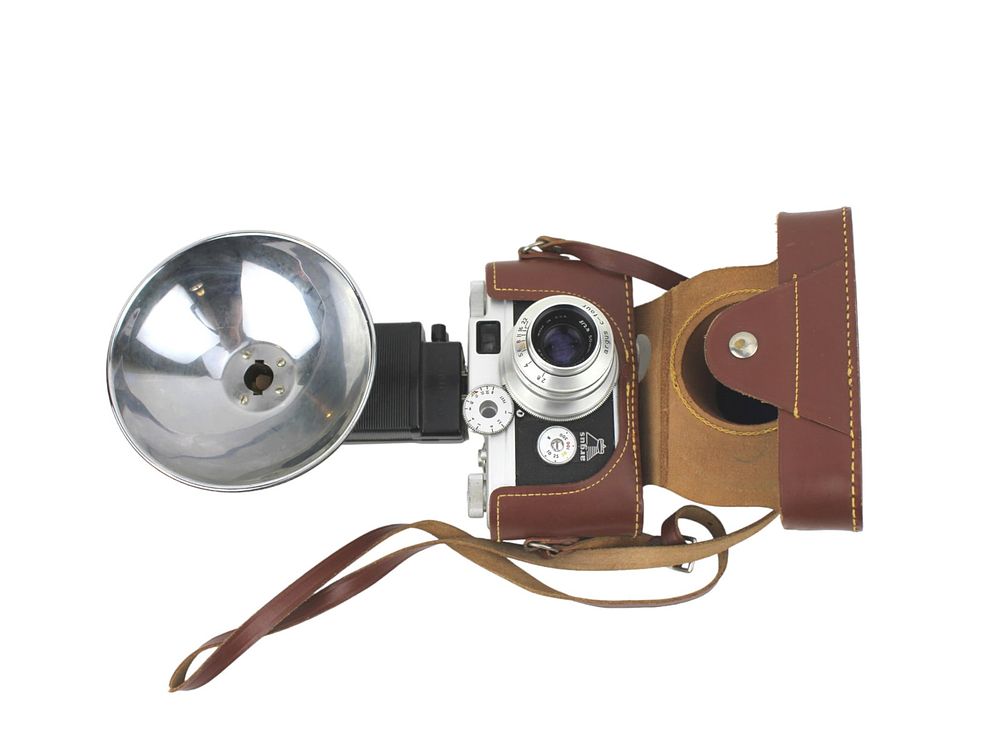 Lot 669: ARGUS C-FOUR CAMERA WITH FLASH CASE
