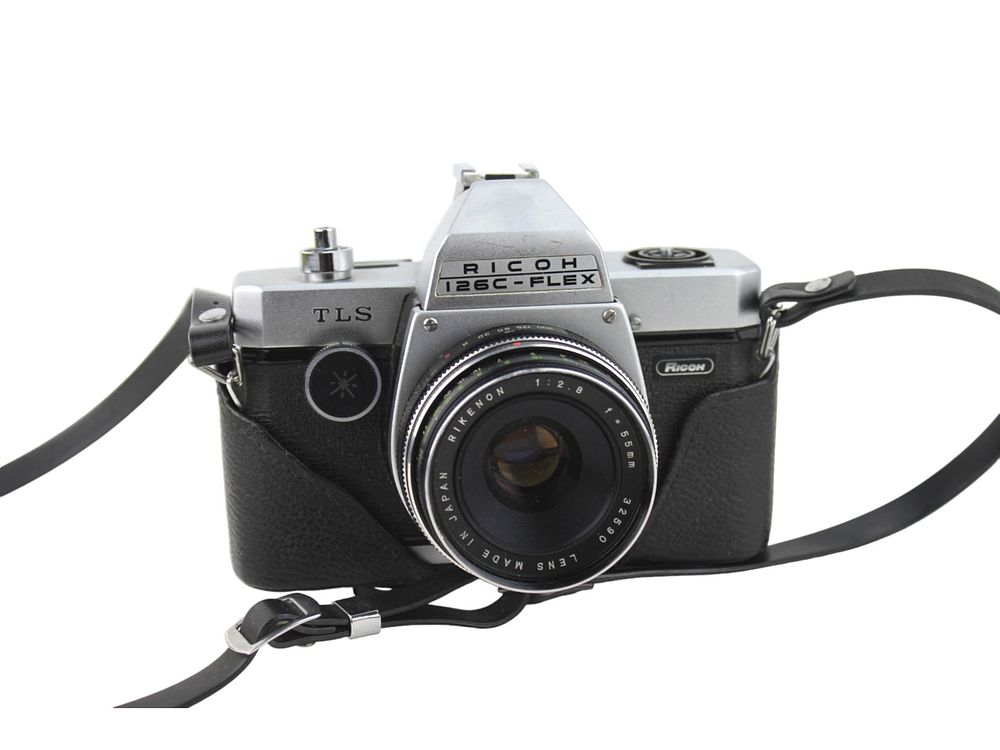 Lot 672: RICOH 126C-FLEX TLS SLR CAMERA