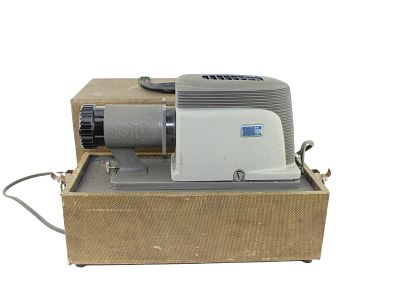 ARGUS 200 SLIDE PROJECTOR. Size: 12 1/2 X 11 X 6 in.. 10.73 lbs.