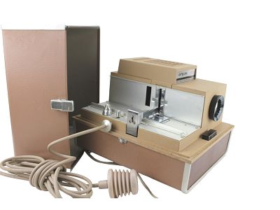 Argus 500 Electromatic Projector. In working condition. Size: 12 X 9 X 9 1/2 in.. Weight: 14.5 lbs.
