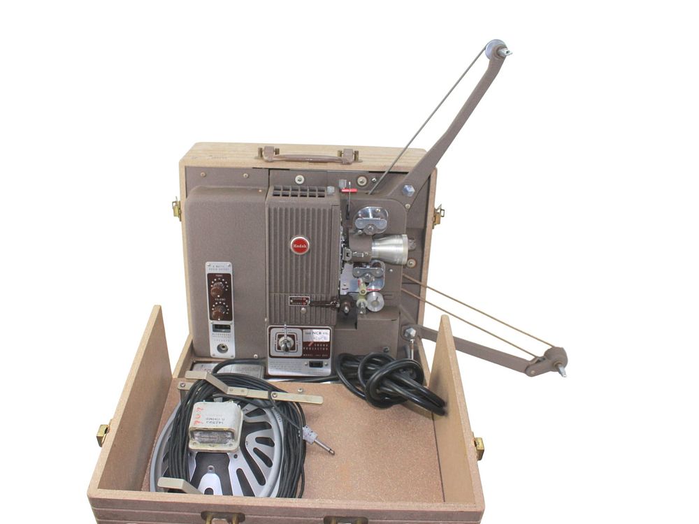 Lot 689: KODAK PAGEANT MODEL 8K5 SOUND PROJECTOR