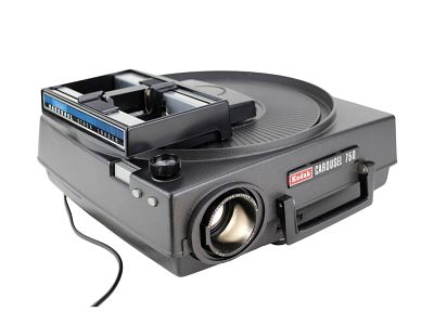 KODAK CAROUSEL 750 PROJECTOR. With case. 14 1/2 X 11 1/2 X 7 in..