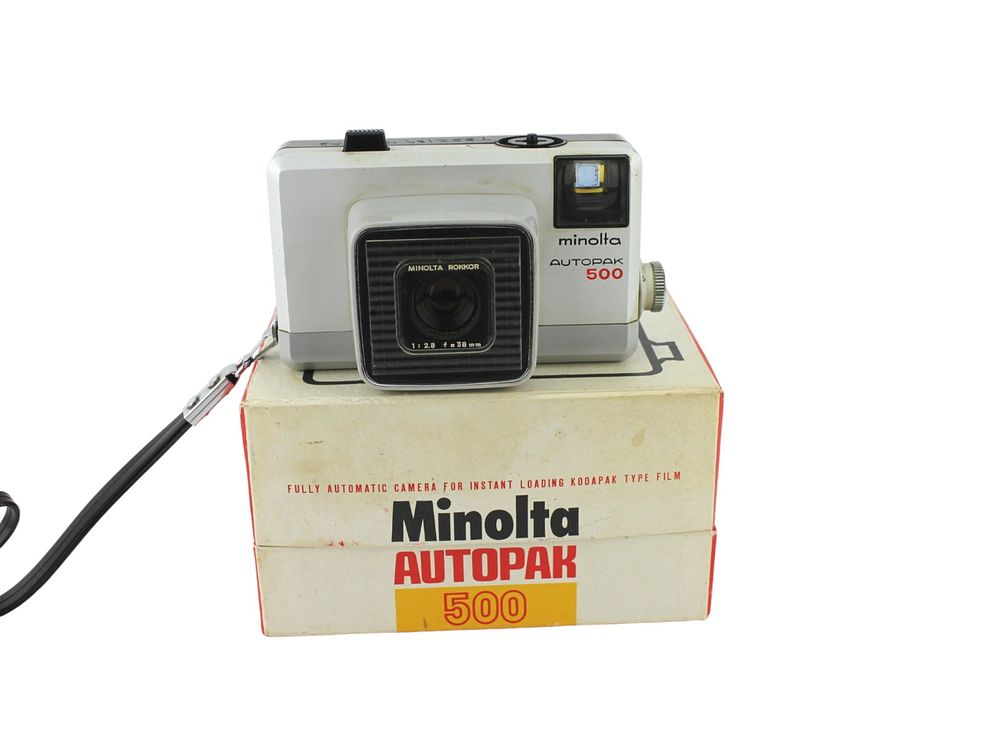 Lot 697: MINOLTA AUTOPAK 500  MINIATURE CAMERA