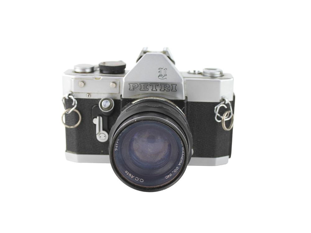 Lot 698: PETRI PENTA V6 35MM SLR CAMERA