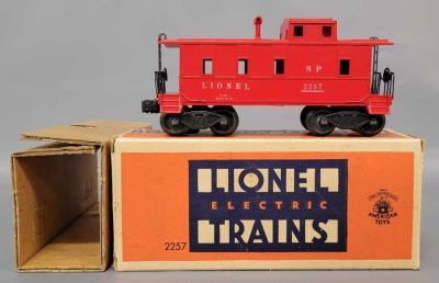 Postwar Lionel O gauge 2257 SP caboose in original box with insert, C7. Red painted smoke 