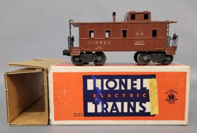 Postwar Lionel O gauge 2257 SP caboose in original box with insert, C6. Brown painted smoke 
