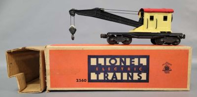 Postwar Lionel O gauge 2560 operating work crane in original box with insert. Train has tiny 