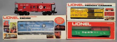 Lionel O gauge LCCA Convention 8068 GP-20 with two cars and a caboose in original boxes. 