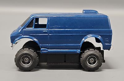 Tyco HO van on a prototype lifted chassis with no motor in excellent condition. There are no 