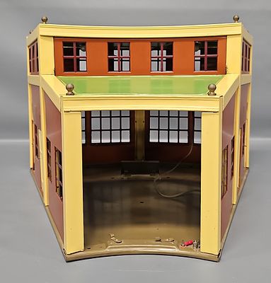 T-Reproductions Lionel 444 Roundouse, it has been displayed and is C7 as seen in the photos.