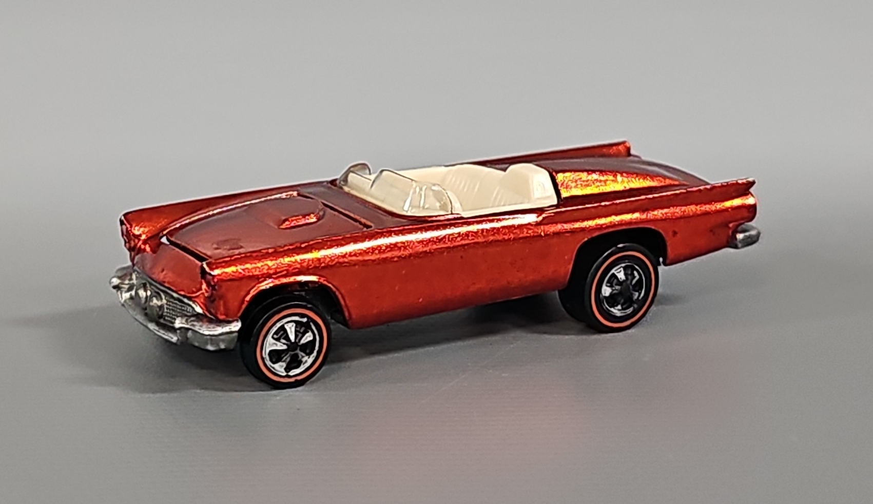 Lot 14 - Redline Hot Wheels Red Classic '57 Bird | Toys Trains And
