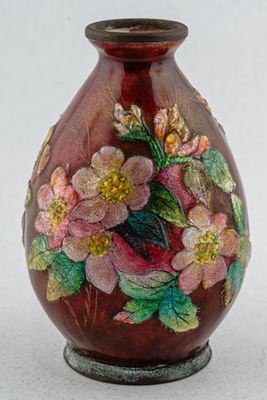 [Подписная авторская] Ваза с цветочным декором. Эмальер Камиль Форе. Франция, Лимож. 1900-е. Медь 