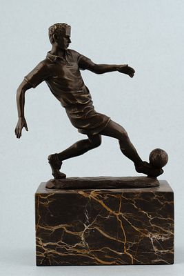 Скульптура футболиста. Португалия. Скульптор Лопез Мигель Фернандо (Мило), 1980-е. Бронза 
