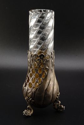 Ваза для первоцветов. Франция, Cер. XIX века. Серебро, стекло. Высота - 15,2 см. Вес серебра - 